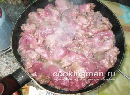 Caverna de carne prăjită cu ceapă - gătit pentru bărbați