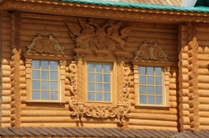 Coperta pe ferestre cu mâinile proprii, construirea portalului