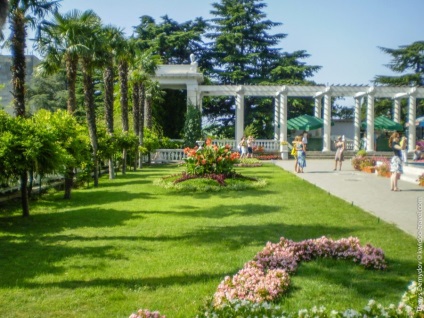 Grădina botanică Nikitsky din Crimeea