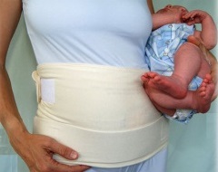 Van, hogy viselni kötést szülés utáni koncepció egy gyermek