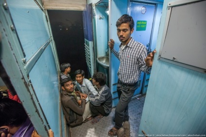 Vagoane comune de trenuri indiene, portal de divertisment