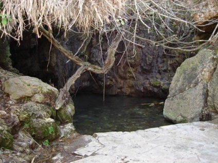 Acoperită de legendele Ciprului, afroditul de baie este un loc plin de farmec