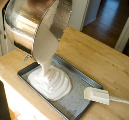 Pastila din gelatină ca să pregătească o pastilă delicată cu gelatină la domiciliu -