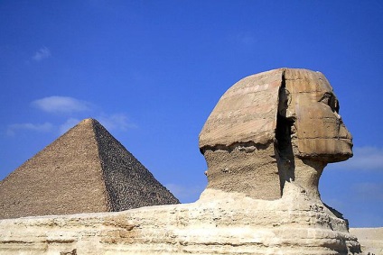 Piramis Khafre és a Nagy Szfinx, a galaxis