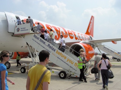 De ce este mai bine să coborâți în avion ultimele 6 cascadorii utile de la stewardeses - topkin, 2017