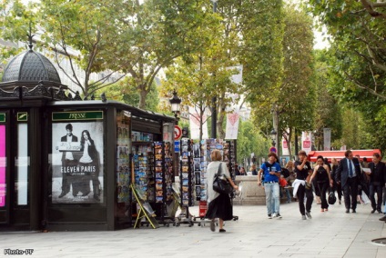 Mergeți prin Champs Elysées