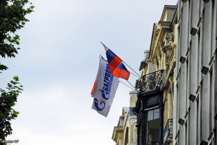 Mergeți prin Champs Elysées