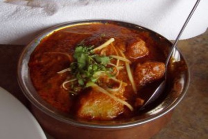 Egy egyszerű recept dél-indiai fűszeres curry Vindaloo curry csirkével