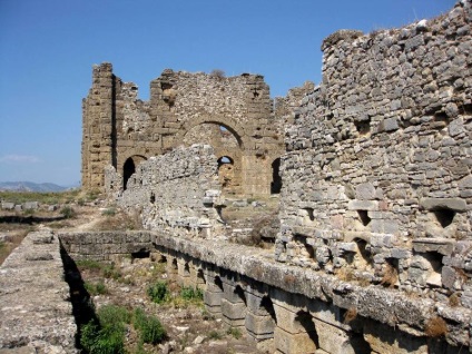 Oldalsó és környéke (Aspendos és Perge)