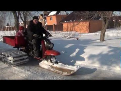 Snowmobilul din furnică cu fotografia ta de mâini