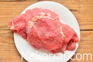 Juicy hússzeleteket marhahús tésztát a serpenyőben recept egy fotó