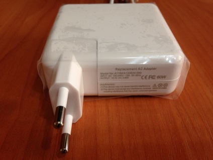 Hasonlítsa össze az eredeti 60W hálózati adapter MacBook Pro 13 és legfeljebb