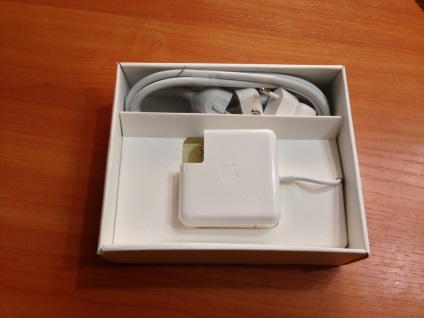 Hasonlítsa össze az eredeti 60W hálózati adapter MacBook Pro 13 és legfeljebb