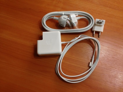 Hasonlítsa össze az eredeti 60W hálózati adapter MacBook Pro 13 és legfeljebb