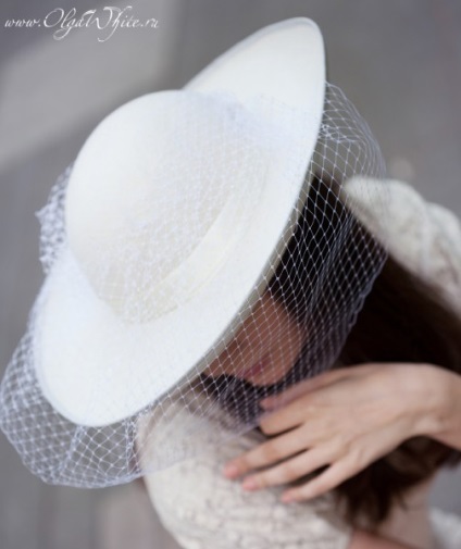 Nuntă pălărie albă cu bretele late