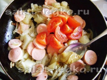 Salată caldă de cartof cu cârnați