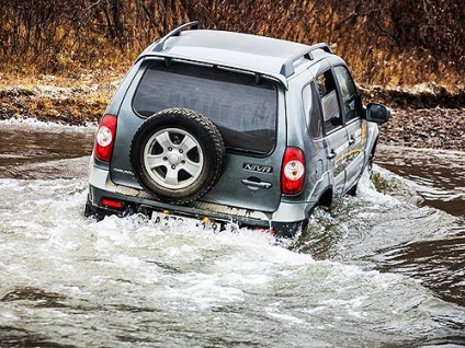 Încercați chevrolet niva (chevrolet field), un test de fotografie și video pe teren off-road