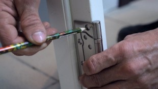 Instalare de picături de uși rezistente la umiditate (kapelli), atol