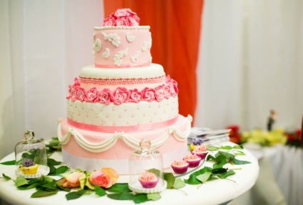 Câte zile înainte de nuntă trebuie să comande un tort de nuntă