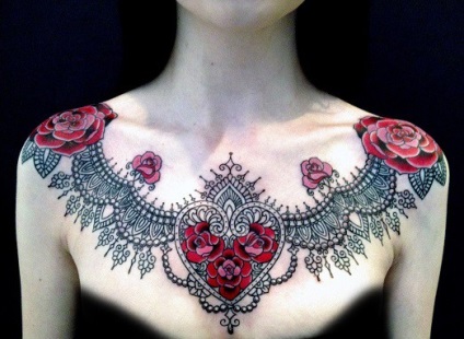 10 Exemple de tatuaje feminine pe piept și sub piept