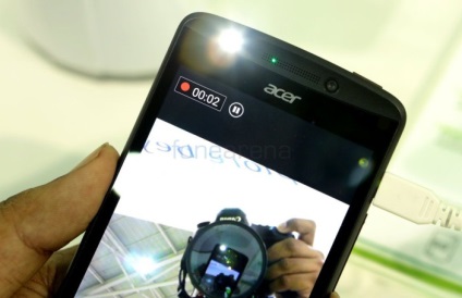 Acer lichid e700 - revizuirea unui smartphone simplu, dar multifuncțional