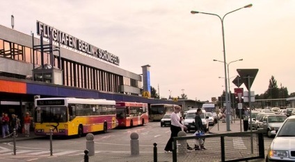 Airport Berlin Schönefeld repülőtér és hogyan lehet eljutni a város