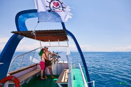 Alexey și Julia Pirogov au jucat o nuntă în stil pirat huligan pe țărmul Issyk-Kul (foto)