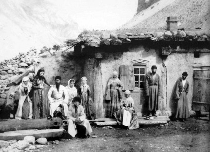 Balkarieni - oameni care au supraviețuit deportării și reinstalării, istoriei de origine, culturii și tradițiilor