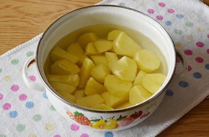 Belyashi burgonyával és gyógynövények - recept fotókkal