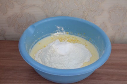 Gyors Torta kefir töltelék nélkül -, hogyan kell elkészíteni zselés torta a sütőben a kefir, lépésről lépésre