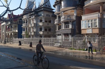 Buzescu - capitala țiganilor - milionari, un blog al interpretului