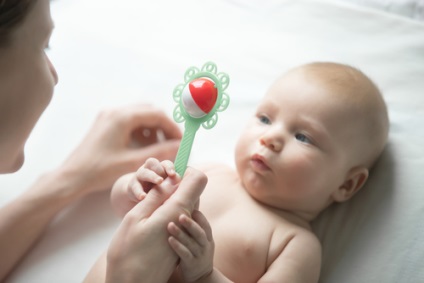 Ce vor învăța primele jucării pentru bebeluși?