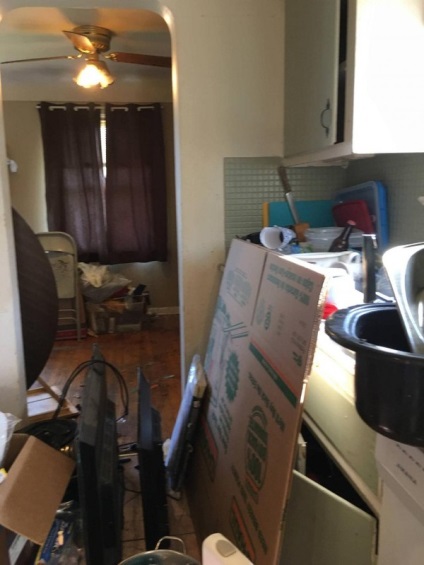 Proprietarul a leșinat când a văzut în ce condiții chiriașii i-au lăsat un apartament, 1001 post