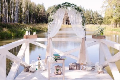 Casă lângă lac - o platformă pentru nunți de cameră
