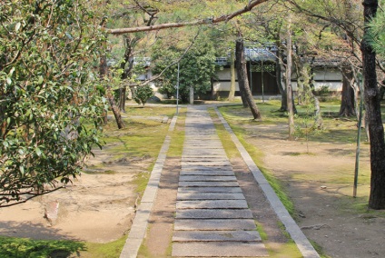 Trasee în grădinile japoneze