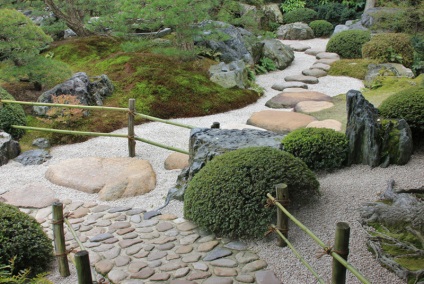Trasee în grădinile japoneze
