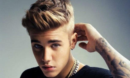 Justin Bieber a întrerupt de două ori concertul său în timpul Azanului