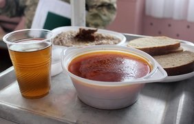 Armata foame ca soldați sunt hrăniți pentru 17 UAH pe zi (foto, video)