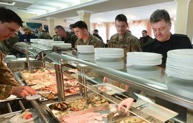 Armata foame ca soldați sunt hrăniți pentru 17 UAH pe zi (foto, video)
