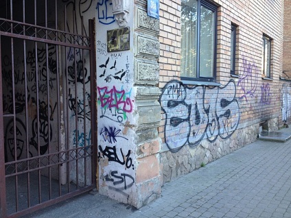 Graffiti - spălarea nu poate fi rezolvată - panou din Riga, Letonia