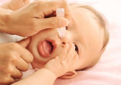 Cum să cureți nasul nou-născutului
