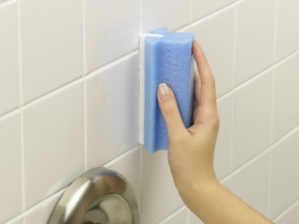 Hogyan lehet megszabadulni a penész a fürdőszobában, a varratok között a csempe, és a tömítőanyagot