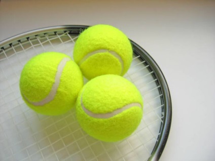 Cum sa lovesti o minge de tenis