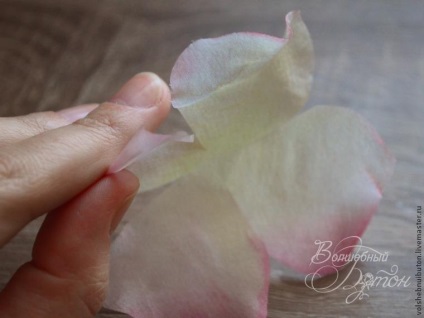 Cum se face un trandafir din mătase