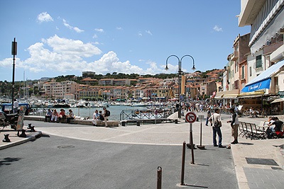 Cassis - egy paradicsom lábánál Marseille, szeretnek repülni