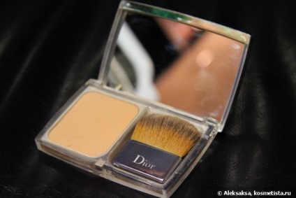 Компактна пудра-основа «природне сяйво» dior diorskin nude compact natural glow radiant