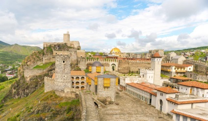 Cetatea reduce și blochează jakeli în Georgia - povestea, foto 2017