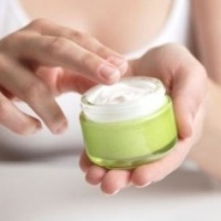 Cumpărați produse cosmetice naturale pentru îngrijirea corpului