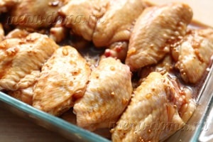 Csirke szárnyak mézes szójaszósz (kemencében sült) recept egy fotó