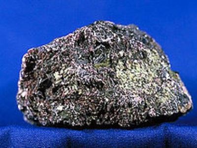 Descriere și descriere a cromitului mineral